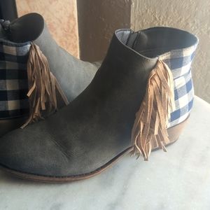 Fringe boots